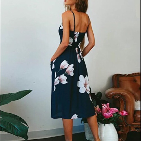 ⚡️HP!⚡️Navy blue floral cami button midi dress - Picture 2 of 5